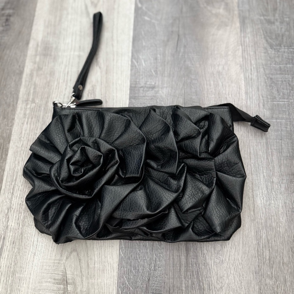 Giannini Women's Black Rose
Clutch Wristlet Faux Leather 11" x 7.5"